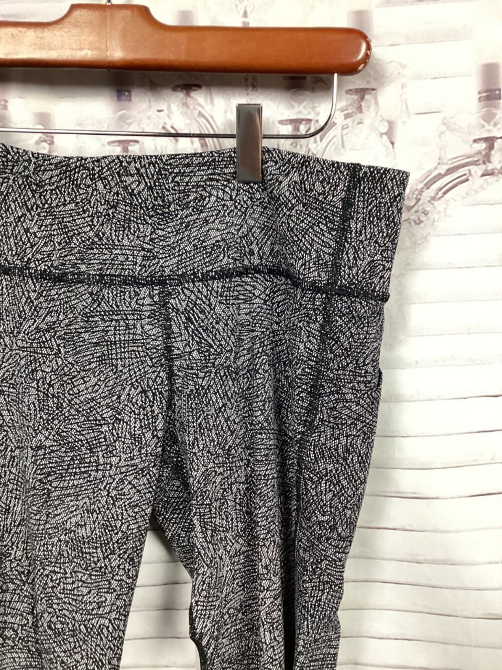 Lululemon Pace Rival Crop Leggings 6 - Picture 4 of 11